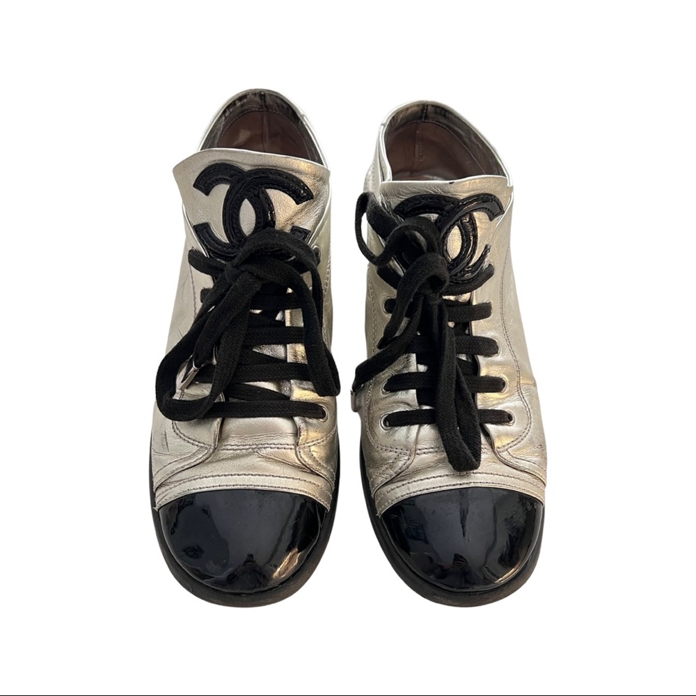 AUTHENTIC CHANEL Metallic Lambskin Patent Cap Toe CC Sneakers 38.5